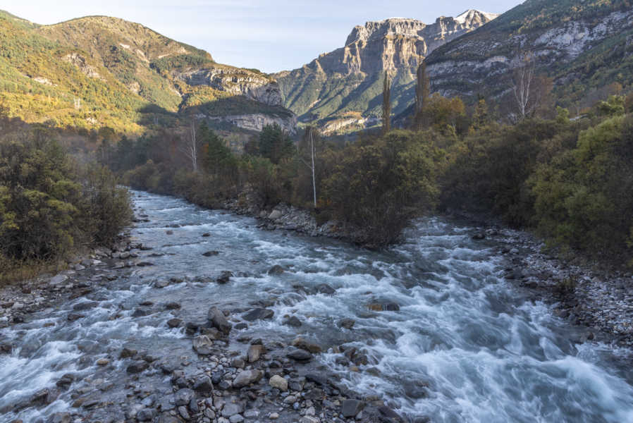Huesca - valle de Broto 7 - rio Ara.jpg
